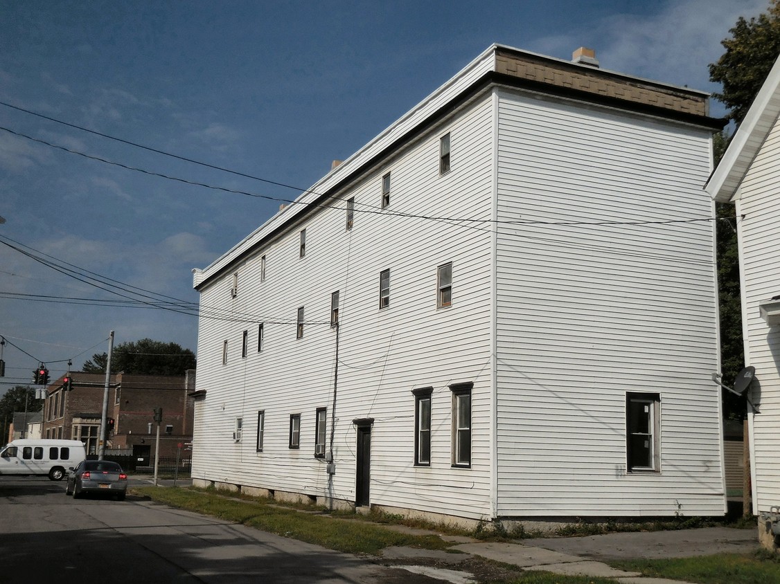 Primary Photo - 245 S Washington St