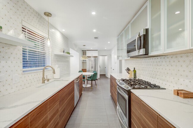 Foto del edificio - 9667 Timberleaf Dr