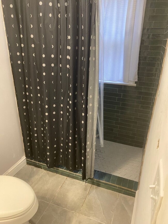 Building Photo - Duplex walking distance to Rockhurst University/UMKC