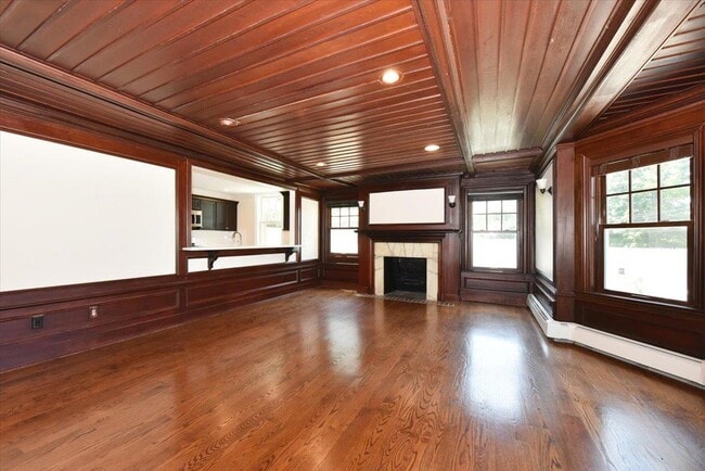 Building Photo - 158 Woodbine Ave