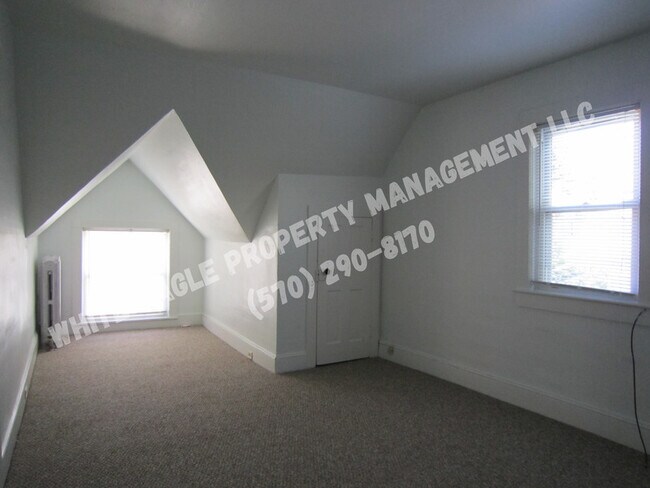 Foto del edificio - 1618 Roselyn Street