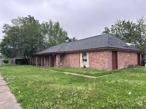 Building Photo - 6664 W Fuqua St