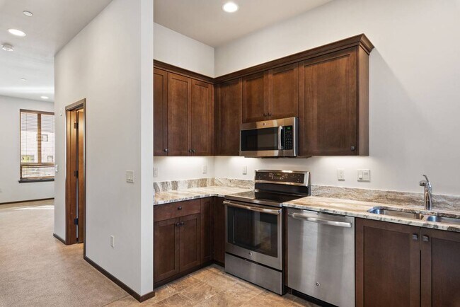 Building Photo - 186 Madrona Way NE