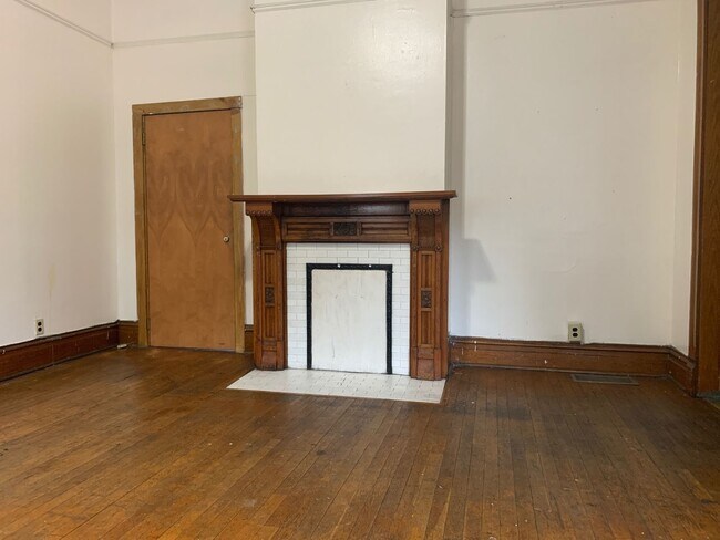 Foto del edificio - Downtown House - 6 Bedroom/ 2 Bathroom Lar...