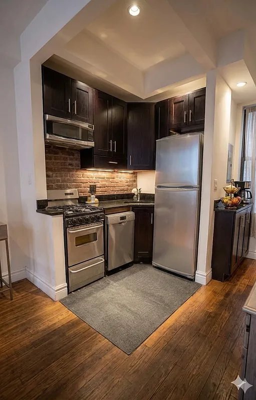 Foto del edificio - 321 W 16th St