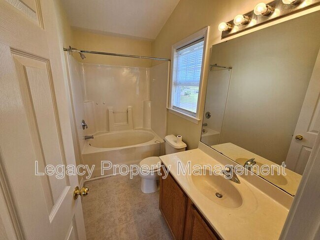 Foto del edificio - 539 Creekview Ct
