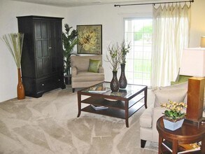 Living Room York belmont at york rentals - yorktown, va | apartments Living Room York belmont at york rentals - yorktown, va | apartments