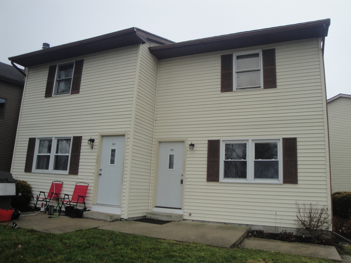 Primary Photo - 400 Parkway Dr