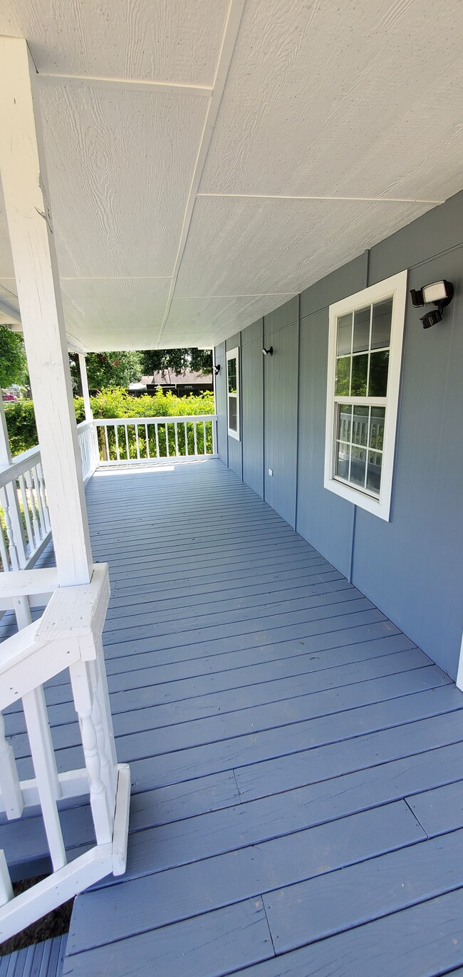 Covered Porch - 1152 Hill St