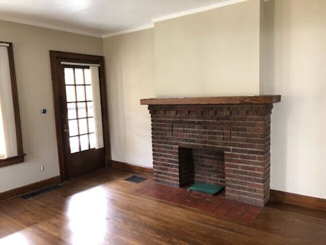 Foto del edificio - Beautiful 3 bedroom, 1 bath located in Bexley (Duplex)