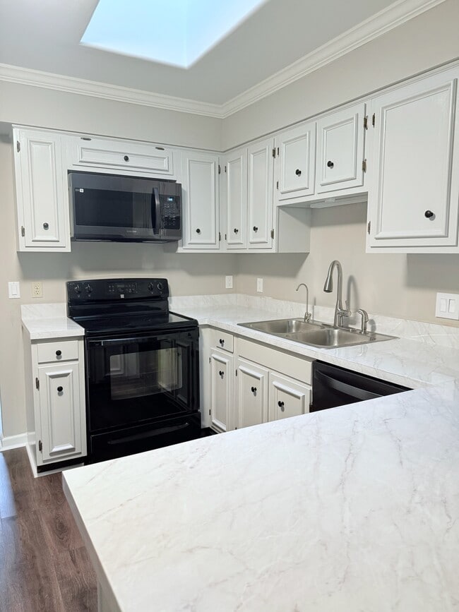 Photo - 1306 Leaside Ln House