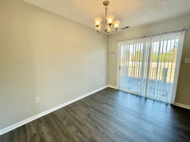 Building Photo - 3 Bed, 2 Bath Nest in Cameron