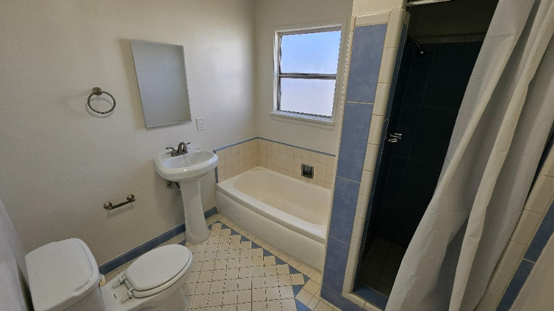 Photo - 3011 Carmona Ave