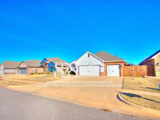 Foto del edificio - **COMING JANUARY 2ND!!!** STUNNINGLY BEAUTIFUL SPACIOUS 5 BED/3 BATH HOME IN ST JAMES PARK!