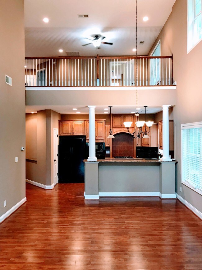 Foto del edificio - 1199 Sleepy Oak Ln