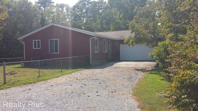 Building Photo - 4 br, 2 bath House - 204 New Center Drive
