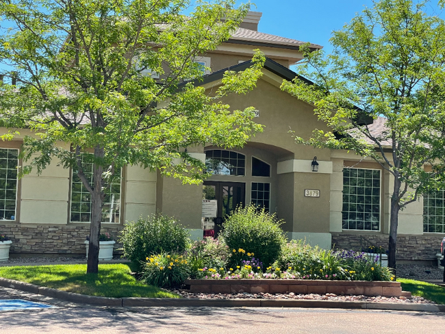 Building Photo - 3880 Riviera Grove