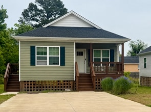 Building Photo - 704 Harney St