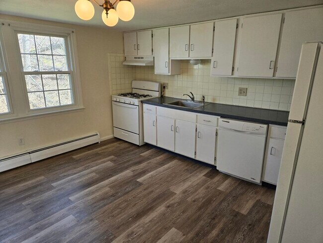 Building Photo - 10 Myles Standish Dr