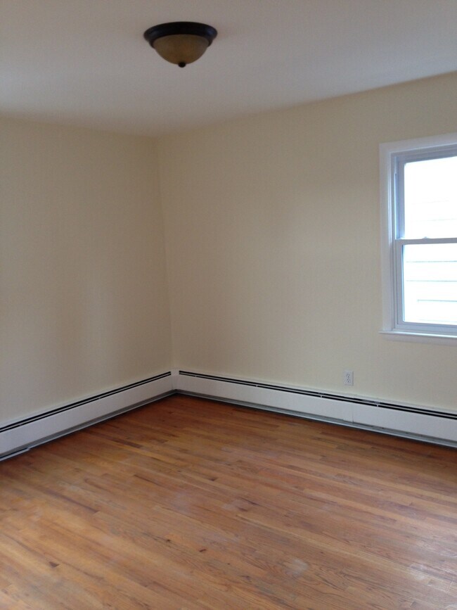 Building Photo - 209 Underhill Ave