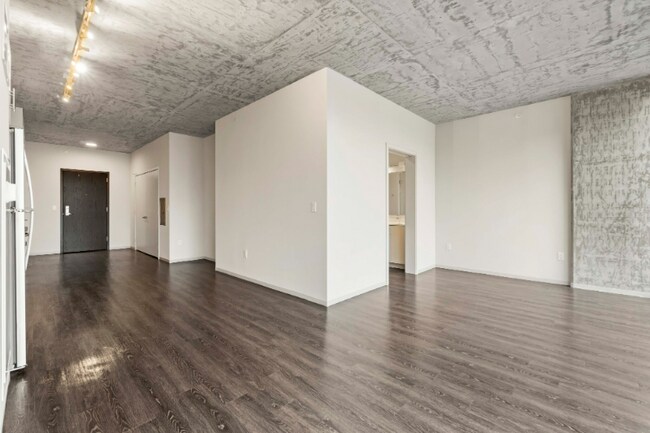 Building Photo - 702 S Clark St