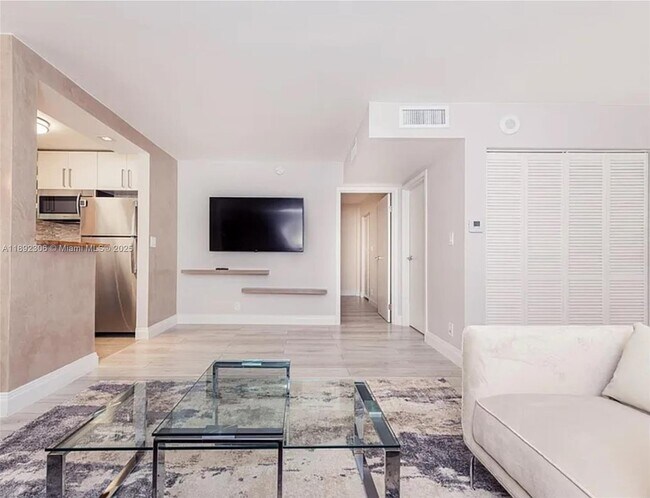 Foto del edificio - 16919 N Bay Rd