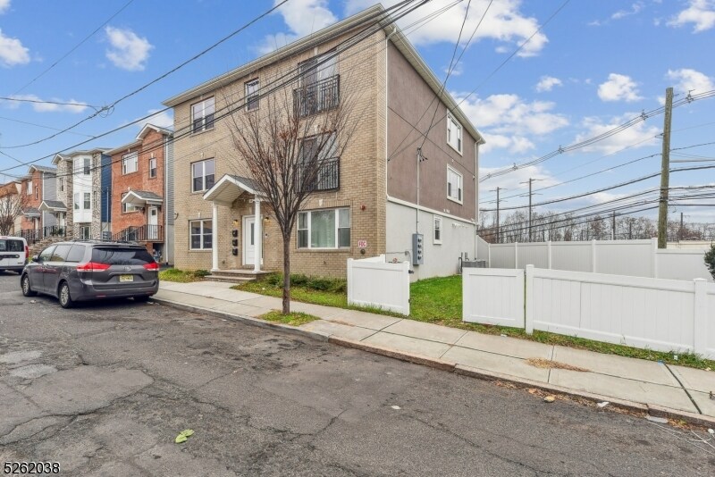 33 Garibaldi Ave Unit 2, Newark, NJ 07114 Room for Rent in Newark, NJ