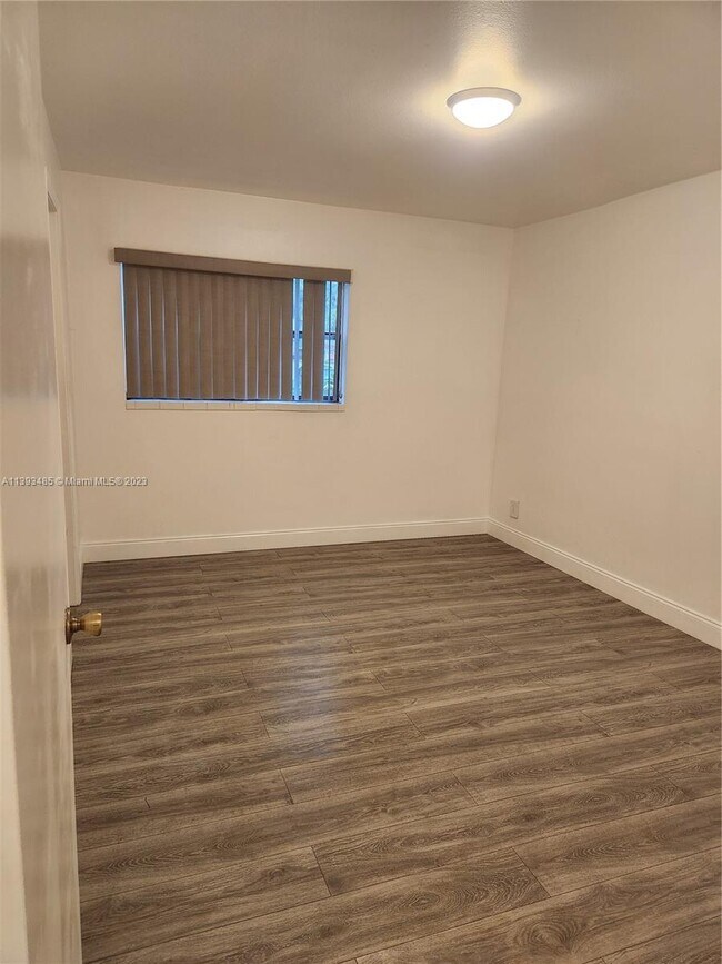 Foto del edificio - 4086 N Pine Island Rd