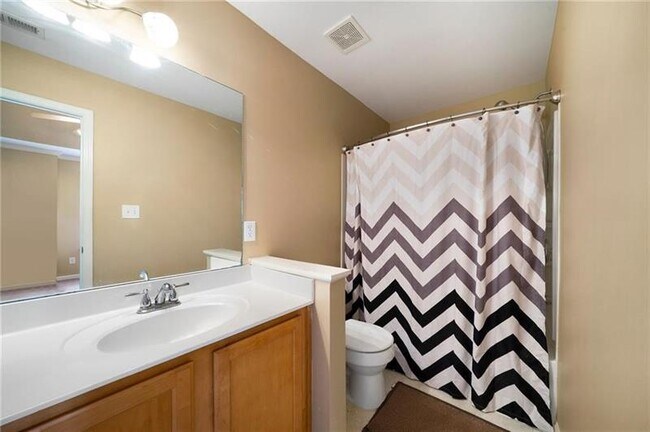 Building Photo - 1700 Heights Cir