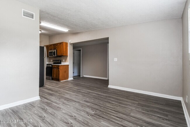 Foto del edificio - 6743 Morgana Rd N