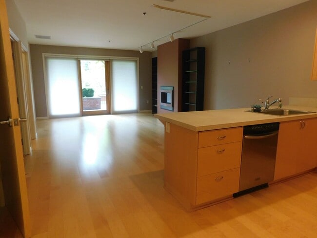 Foto del edificio - Fall Special $300 Off First Full Mo.-Beaut...