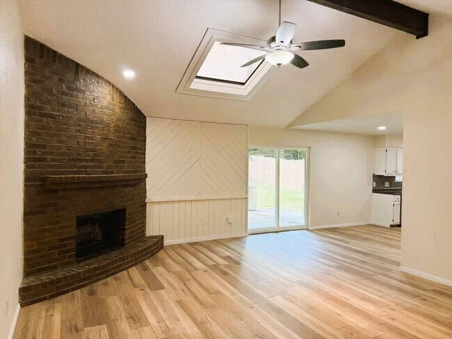 Foto del edificio - 6406 Willow Springs Dr