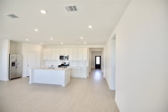 Building Photo - 10615 Summers Wy