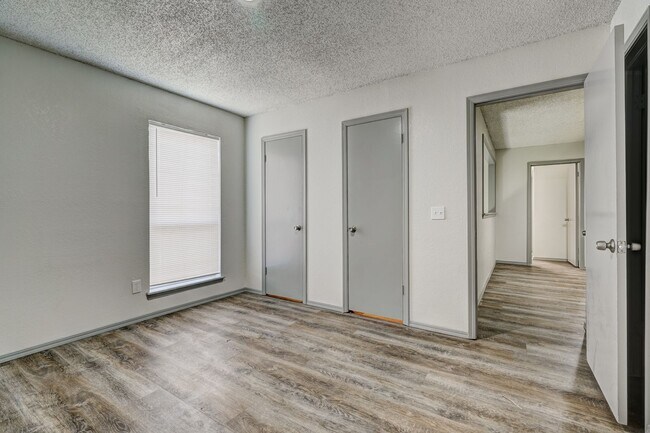 Foto del edificio - Beautiful 2 bed 2.5 bath condo home! Ready Soon!