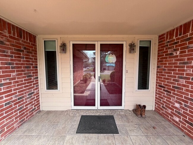 Building Photo - 2317 NE Village Dr