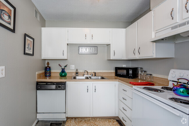 2BR, 1BA - Spruce - Timberline