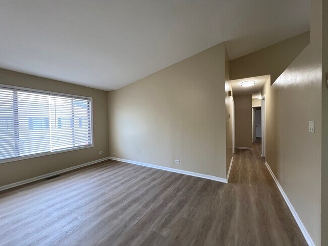 Foto del edificio - 341 Jefferson Ct