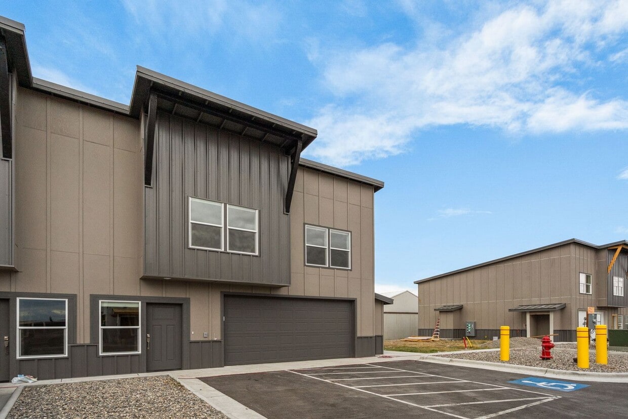 Primary Photo - New Modern Construction Work Live