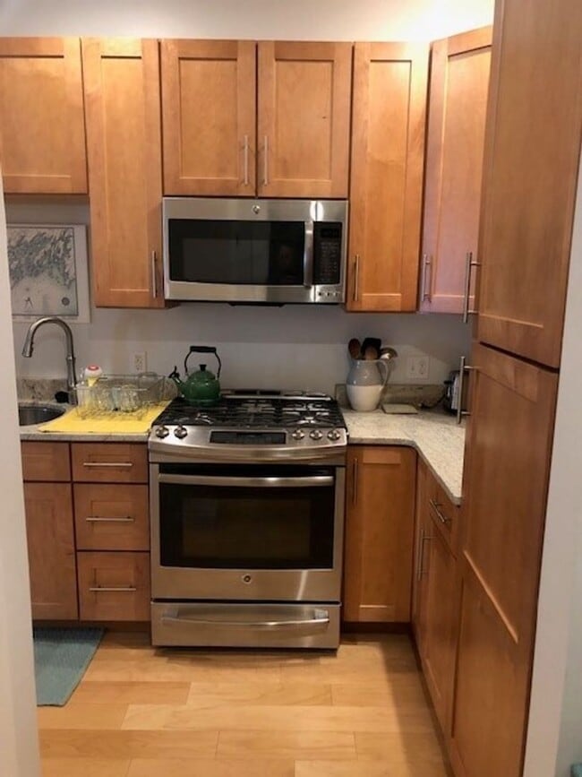 Building Photo - Studio Available September 1st!! - Fully Furnished - Great Portland Location!