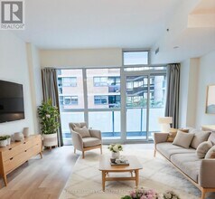 Building Photo - 210 Simcoe St