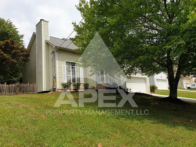 Building Photo - Beautiful 3 Bd 2.5 Ba Single Family Home in West Knoxville!!