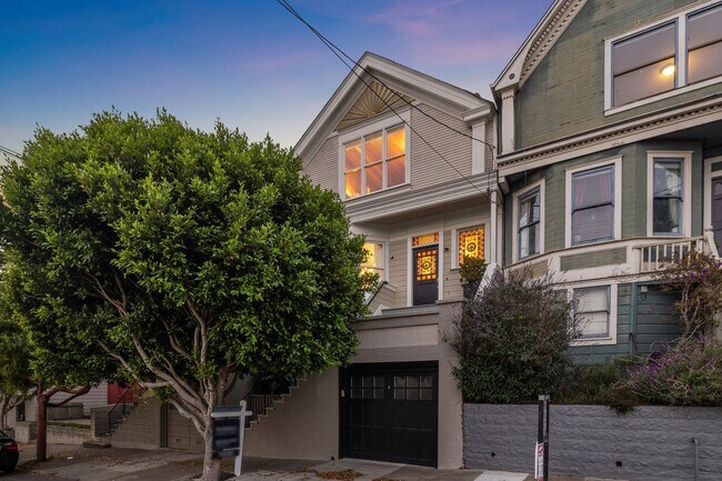 Foto del edificio - Classic, Restored 4BR/2.5BA Edwardian w/ L...