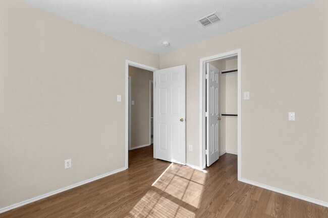 Foto del edificio - Charming 3-Bedroom Home in Villages of Woo...