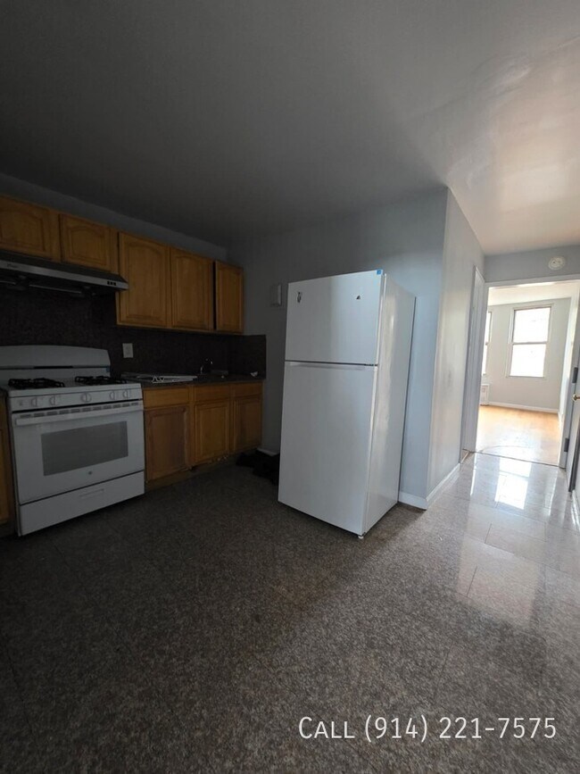 Building Photo - 146 Beech St