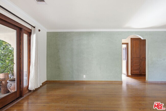 Building Photo - 13800 Erwin St