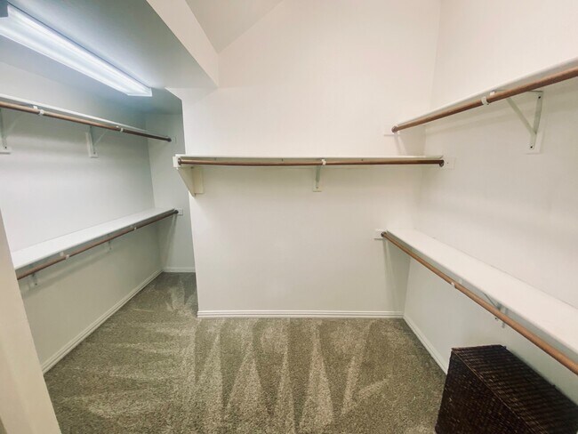 Foto del edificio - 408 Rosemont Ln