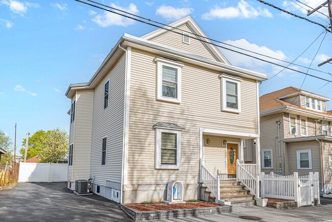 Foto del edificio - 76-78 Bradbury Ave