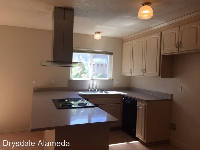 Foto del edificio - 1213 Coral Reef Pl