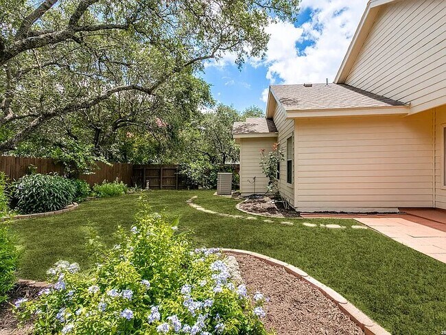Foto del edificio - 1514 Mooreshill Dr