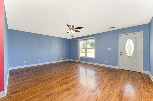 Building Photo - 3200 Silver Fox Cir